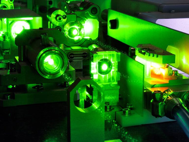 green-laser-optics-lab-960x720