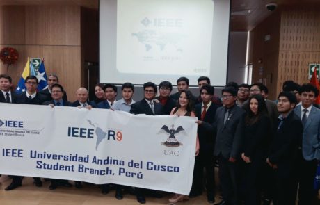 Foto grupal de miembros de la IEEE UAC